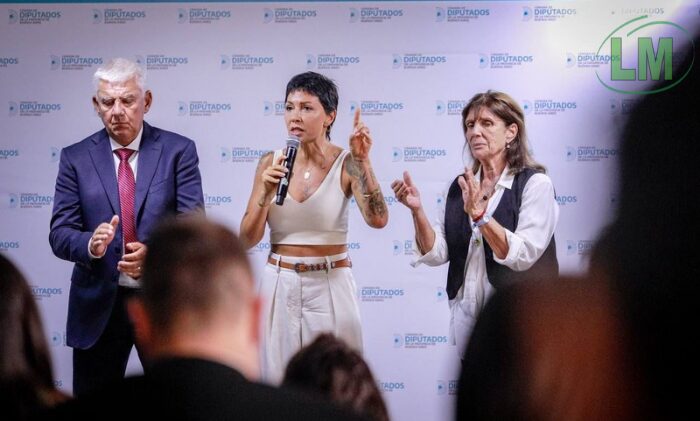 MAYRA MENDOZA ENCABEZÓ HOMENAJE A MUJERES BONAERENSES
