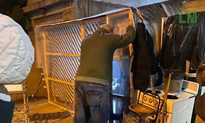 BERAZATEGUI: MUJER MAYOR ECHADA DE SU CASA POR SU HIJO DUERME EN LA CALLE