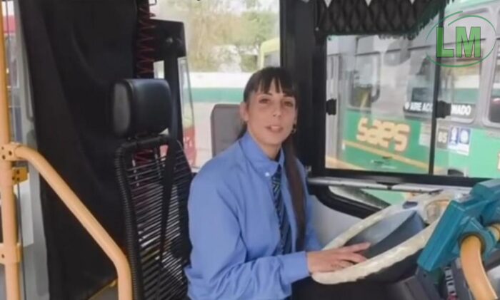LÍNEA 85 DE QUILMES: AYELÉN PANZA SE CONVIERTE EN LA PRIMERA CHOFER MUJER DEL SERVICIO