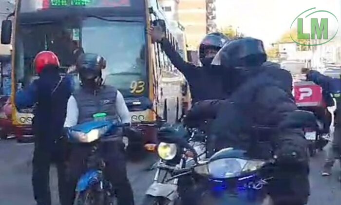 RECLAMO DE SEGURIDAD: REPARTIDORES SE MOVILIZARON POR LAS CALLES DE QUILMES