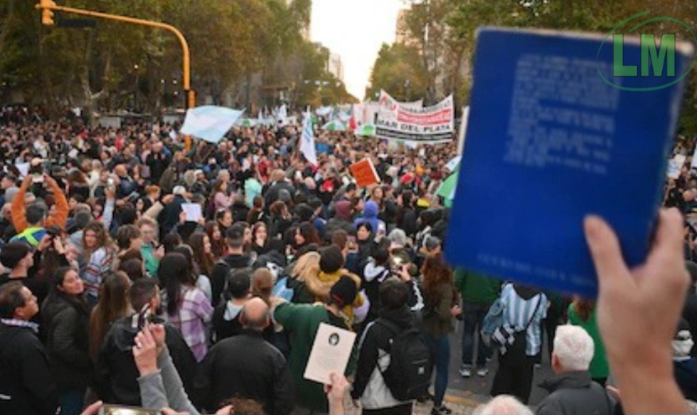 EL GOBIERNO OFICIALIZÓ RECORTE EDUCATIVO PREVIO A LA MARCHA