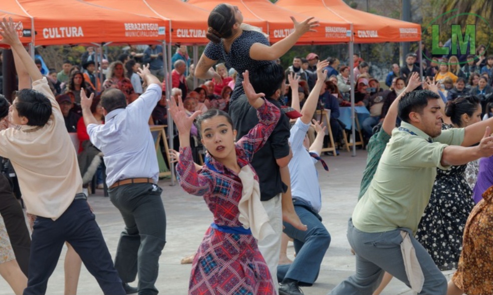 BERAZATEGUI CELEBRA EL 25 DE MAYO CON UN GRAN DESFILE