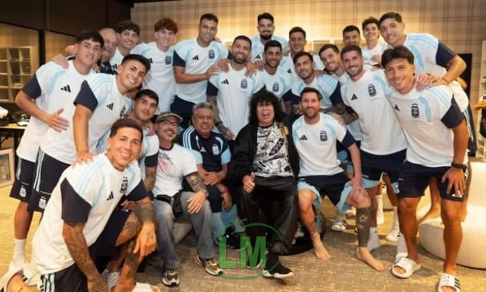LA MONA JIMÉNEZ VISITÓ A LA SELECCIÓN ARGENTINA Y ARMÓ UNA PREVIA ANTES DEL DEBUT