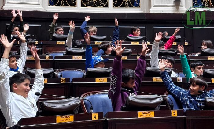 ALUMNOS DE LA ESCUELA 58 DE BERAZATEGUI VISITARON LA LEGISLATURA