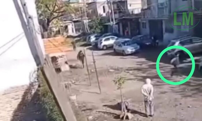 BUSCAN EN LANÚS A UN DETENIDO QUE ESCAPÓ ESPOSADO DE UNA COMISARÍA