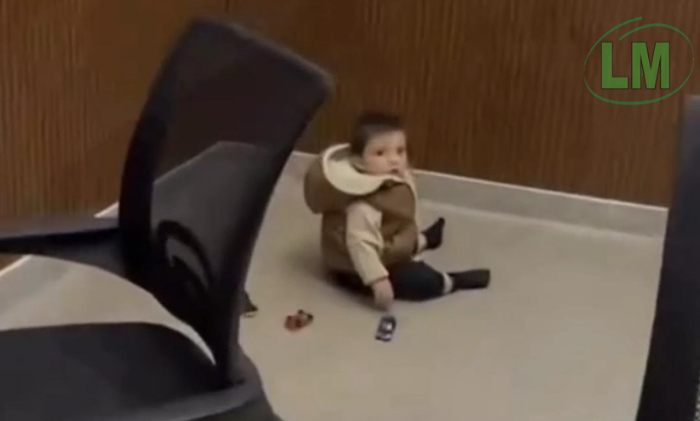 OLVIDÓ A SU BEBÉ EN UNA CONCESIONARIA DE QUILMES Y EL VIDEO SE VOLVIÓ VIRAL