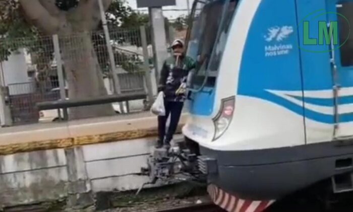 PELIGROSA MANIOBRA EN EL TREN ROCA: UN SUJETO VIAJÓ COLGADO DE UNA FORMACIÓN EN ZEBALLOS