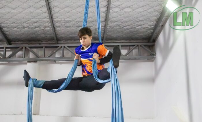 LAUTARO RÍOS DE BERAZATEGUI CONSIGUIÓ EL PRIMER PUESTO EN EL TORNEO INTERNACIONAL DE ACROBACIA AÉREA EN TELAS