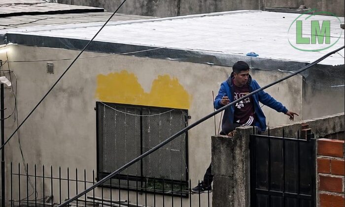 DETUVIERON AL SUJETO QUE TREPABA TECHOS PARA ROBAR EN LOS BARRIOS ALDANA Y LOS CIRUELOS