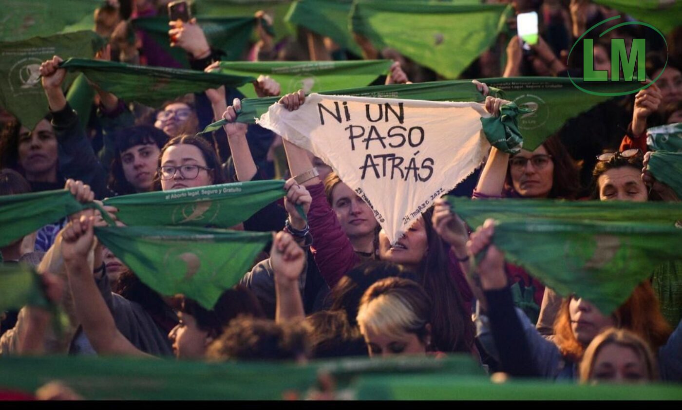 PAÑUELAZO FRENTE AL CONGRESO POR EL DÍA DE ACCIÓN GLOBAL POR EL ABORTO LEGAL
