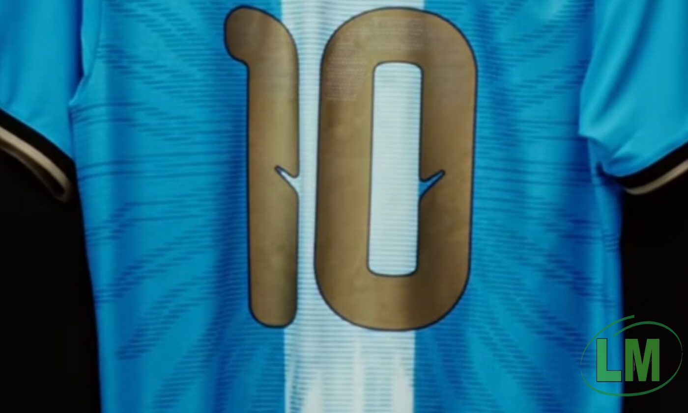 MESSI PRESENTÓ SU NUEVA CAMISETA PARA LA DESPEDIDA