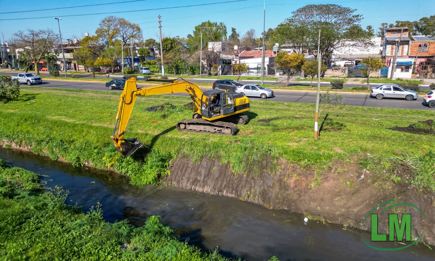 BERAZATEGUI INTENSIFICA LAS TAREAS DE SANEAMIENTO Y LIMPIEZA EN EL ARROYO SAN JUAN